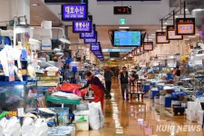 “방류와는 별 상관없네요” 노량진수산시장 새벽 경매 현장 [가봤더니]