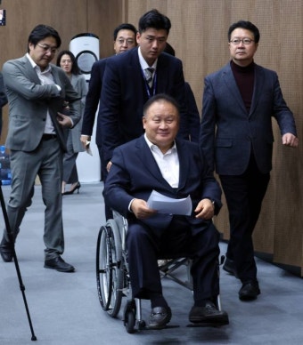 5선 이상민 탈당 “이재명 사당·개딸당…고쳐쓰기 불가능”
