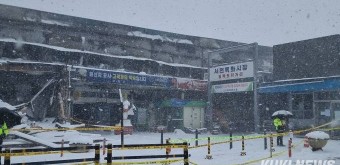 윤석열-한동훈, 나란히 서천특화시장 화재 현장 점검