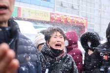 尹·韓 서천특화시장 화재 현장 ‘화해 무드’…피해상인은 ‘분노’