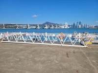 부산용호만유람선터미널 부잔교, 강풍에 날아가 휘어져... 현재 수리 중