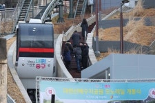 편하게 올라오세요 대현산배수지공원 모노레일 개통