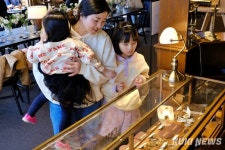 ‘고급 디저트’ 변모한 50년차 초콜릿…가나 초콜릿 하우스 [가봤더니]