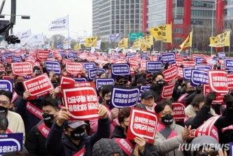 집단 유급 막을까…뭉치는 의대 교수들, ‘사직’ 논의
