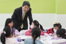 늘봄학교 현장점검 나선 이주호 부총리 [쿠키포토]