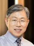 김해상의 회원 4명 상공의날 맞아 산업통장자원부장관상과 산업포장 수상
