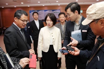 밀양시, 사전투표소 점검...불법 카메라 설치 등 확인