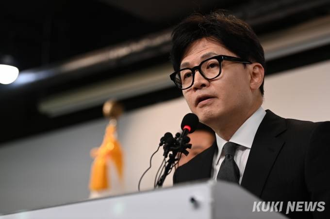 안철수, 혁신위원장 사퇴 후 당대표 출마 선언으로 국민의힘 내부 동요 혼란여론 번지