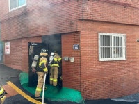 부산 사하구 감천동 주택화재 가재도구 등 태워...부상 1명...