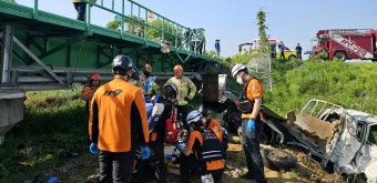 경북 상주 철길 건널목서 열차·포터 충돌…운전자 심정지