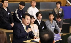 尹대통령 “노동조합 미가입 근로자, 정부가 책임지고 보호할 것”