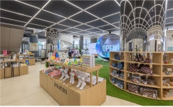 “K팝댄스‧K뷰티 체험까지” 서울 굿즈로 MZ 여행객 사로잡는다[가봤더니]