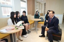 하윤수 교육감, ‘학생과 소통하고...따뜻한 정책들로 신뢰받는 부산교육 될 것’