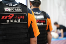 영천서 시내버스가 승강장 옆 전신주 들이받아…1명 경상
