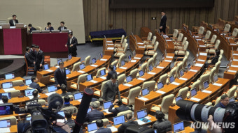 국힘, 尹탄핵안 표결 불참…김건희특검법 투표 후 퇴장