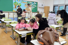 ‘설렘 반, 긴장 반’ 2025학년도 초등학교 예비소집 첫날