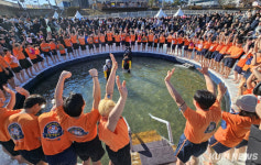 [연속기획②]산골마을 기적 산천어축제…경제효과 연 2700억 훌쩍
