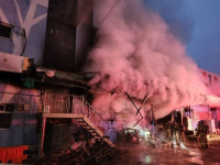 부산 엄궁농산물도매시장 화재…점포 3곳 전소