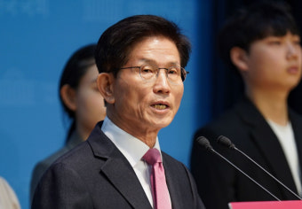 미국서 ‘김문수 지지’ 광고에 불법 선거운동 논란…캠프 측 “관계 없는 인물”