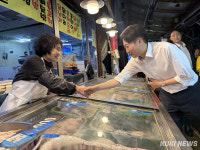 이준석, 대구 민심에 ‘성큼’ [쿡 정치포토]