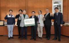 김해 대창단조(주) 박안식 회장…인제대 발전기금 1억원 전달