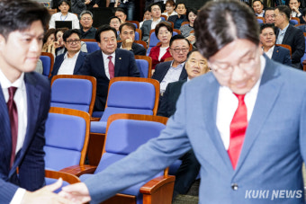 국힘 중진들‚ ‘김용태 거취’ 관련 의견 못 모아…의총서 결론낸다