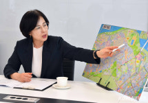 “고덕엔 기업을, 한강변엔 생태를”…이수희 강동구청장, 도시 재설계 본격화 [쿠키인터뷰]