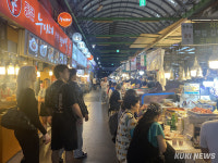 해지면 청계천 걷고, 광장시장 간다…서울의 밤, 달라진 외국인 여행 공식 [현장+]