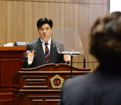 30년 방치 서진병원 철거 두고 ‘이명노-강기정’ 대치