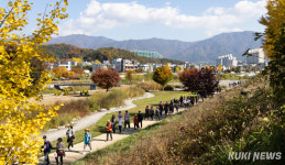 지구촌 이웃과 ‘걷기운동 발원지 원주’의 가을을 걷는다