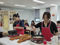 서울남부출입국외국인사무소·이민자네트워크, 추석 맞아 이주여성 위한 전통 간식 나눔