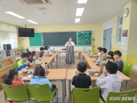 서로에게 손을 내밀고, 마음을 나누며, 함께 빛나는 학돌인