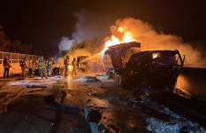 상주영천고속도로서 유조차 등 연쇄 추돌…2명 사망·4명 부상