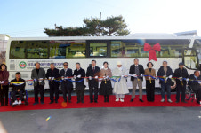 경주시, 고향사랑기금 1호 사업 마무리…장애인복지관 새 버스 교체