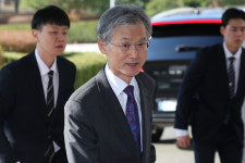與 주도 통과한 ‘사법개혁 3법’…조희대 탄핵론으로 확전