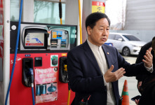 당정, 중동 정세발 유가 불안 대응 총력…주유소 점검·최고가격제 검토