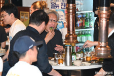 형님들의 ‘삼소 회동’…젠슨 황·최태원·구광모·이해진 뭉쳤다 [쿠키포토]