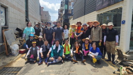 김해시의회, 거제시 수해 복구 ‘구슬땀’