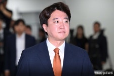 이준석, 개혁신당 대표직 사퇴…“쇄신 호응 못 얻어” [쿠키포토]
