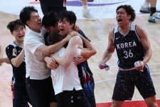 “우승하면 항상 눈물 나요”…이현중, 12년 기다린 金 뒤 다시 ‘NBA 꿈’ 향한다 [아시안게임]