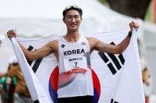 최병광, 하프마라톤 경보 시상대 올랐다…1시간28분35초 동메달 [아시안게임]