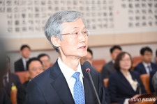 조희대, 법사위 국감 출석…‘대법관 재제청·격려금·업추비’ 공방 [2026 국감]