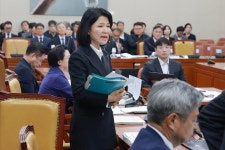 이진숙 “회피 안 한다” 버텼지만…과방위, 제척안 상정 가결 [2026 국감]