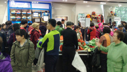 케이투, 본사 매장에서 행사