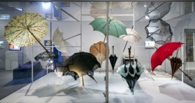 고래뼈·산호로 장식한 우산…플랫폼엘, 썸머 블룸 여름이 피다展