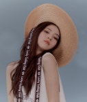 럭키슈에뜨, 마린 걸로 변신한 한소희 상큼한 화보