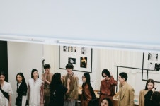 메종 잉크 플래그십에서 펼쳐진 살롱쇼 런웨이 현장