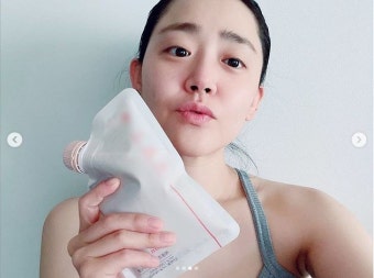 문근영이 친구가 보내준 다이어트 보조제를 자랑하며 '건강하게 예뻐지겠다'고 선언했다