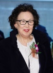 “언제나 예쁘게 하고 다니셨던…” 방송에서 어머니에 대한 애틋함을 드러내왔던 나문희가 19일 모친상을 당했다