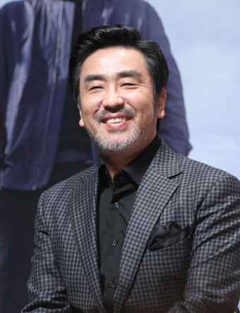 '이번에는 닭강정' 치킨 신드롬 일으켰던 영화 극한직업 류승룡과 이병헌 감독의 재회 신호에 벌써부터 마음이 설렌다